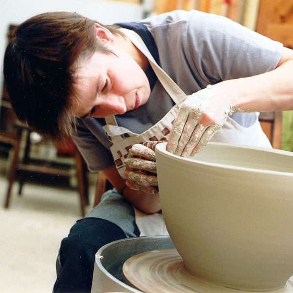 Linda Bloomfield throwing a pot